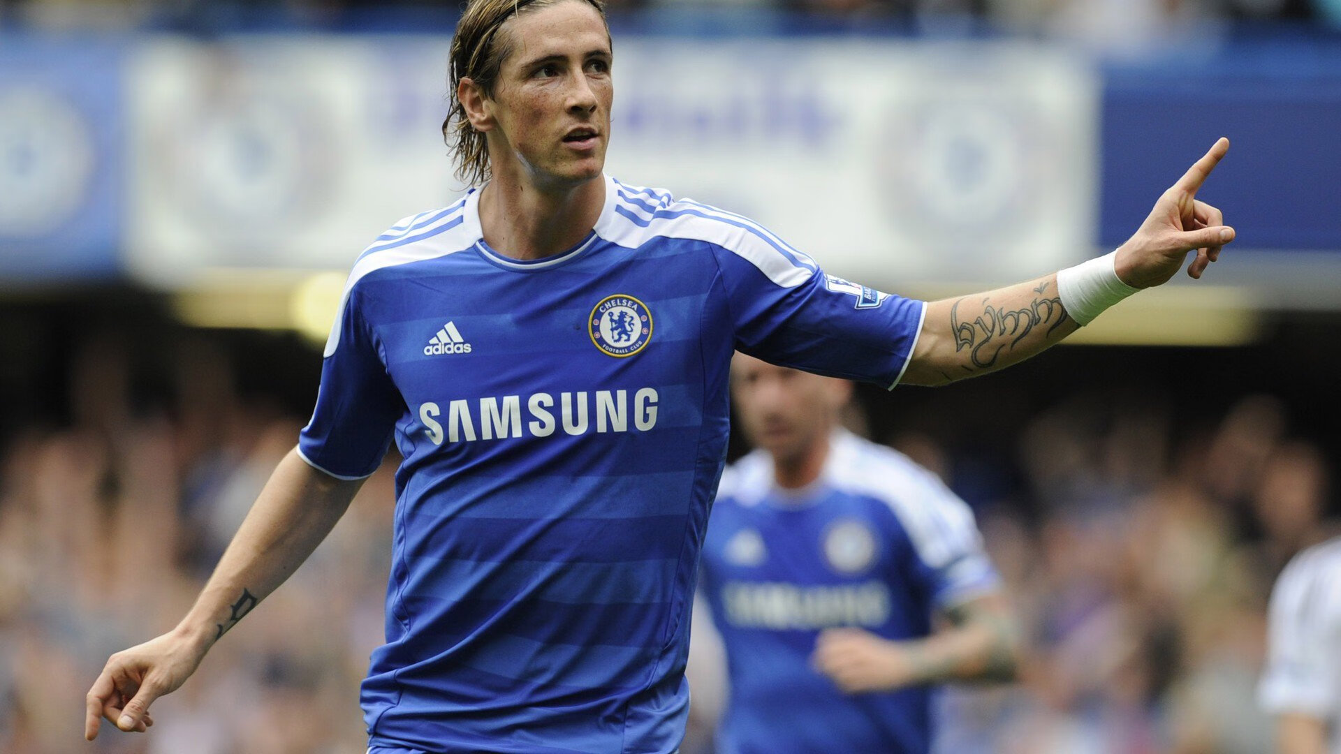 红牛绝地反击，维斯塔潘全程主宰，一场策略与速度的完美逆转